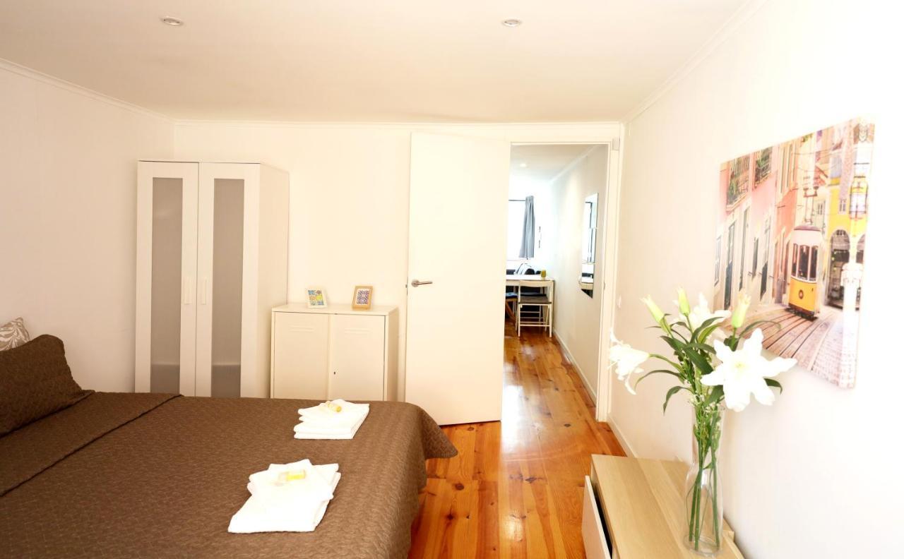 Apartments Center Castelo Lisbona Esterno foto