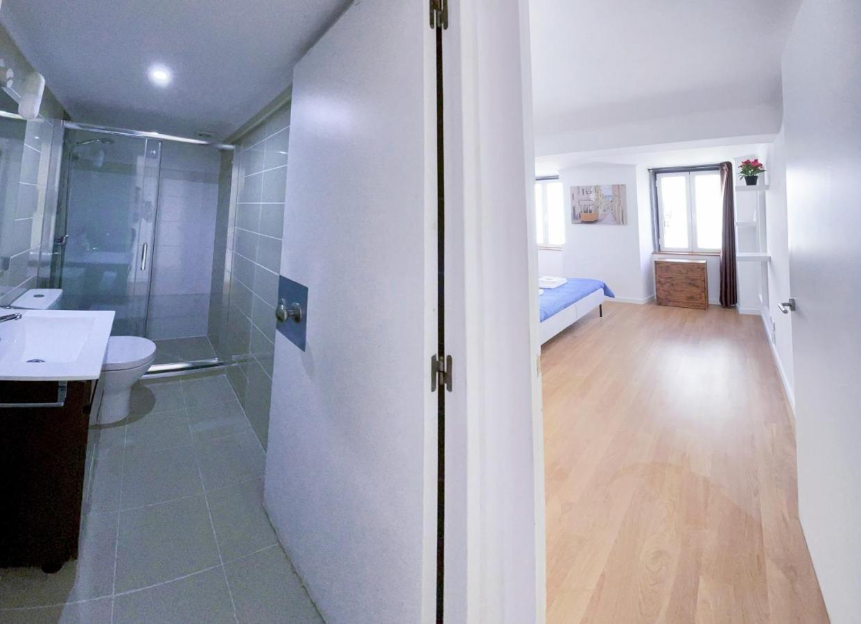 Apartments Center Castelo Lisbona Esterno foto